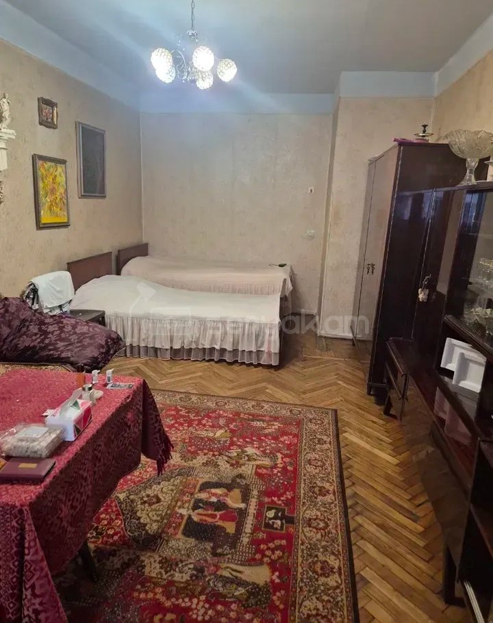 2 Սենյականոց Բնակարան Քարե Շենքում, 67քմ, 1/5 հարկ, Նորմալ Վիճակում