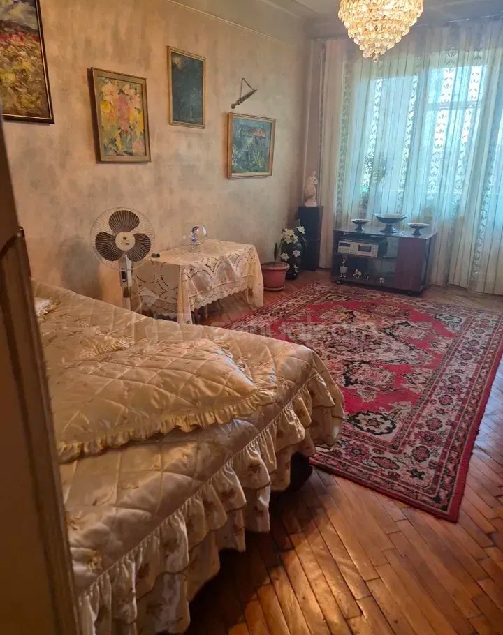 2 Սենյականոց Բնակարան Քարե Շենքում, 67քմ, 1/5 հարկ, Պետական Վիճակում