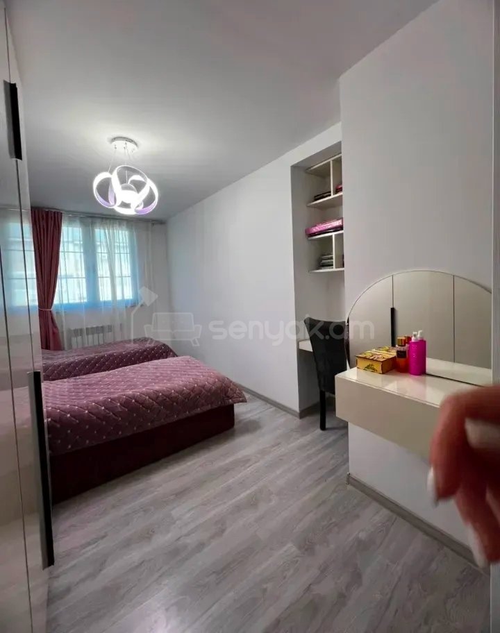 3 Սենյականոց Բնակարան Քարե Շենքում, 108քմ, 5/5 հարկ, Դիզայներական Վերանորոգված