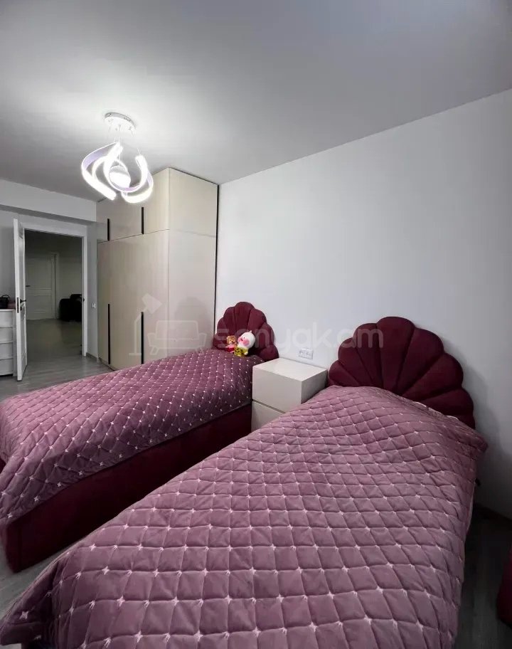 3 Սենյականոց Բնակարան Քարե Շենքում, 108քմ, 5/5 հարկ, Դիզայներական Վերանորոգված