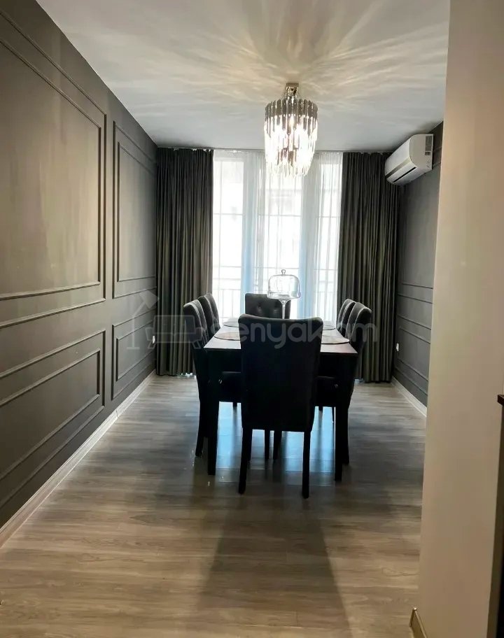 3 Սենյականոց Բնակարան Քարե Շենքում, 108քմ, 5/5 հարկ, Դիզայներական Վերանորոգված