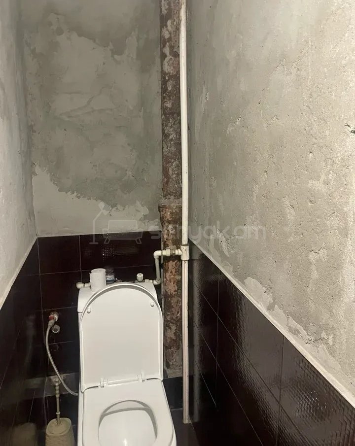 3 Սենյականոց Բնակարան Քարե Շենքում, 67քմ, 2/5 հարկ, Նորմալ Վիճակում