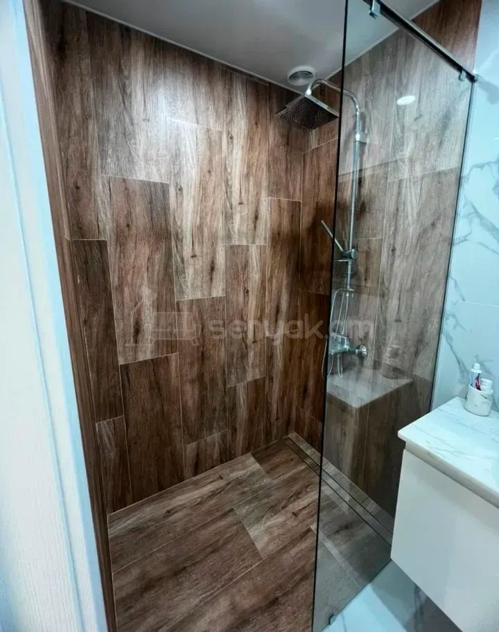 3 Սենյականոց Բնակարան Քարե Շենքում, 108քմ, 5/5 հարկ, Կապիտալ Վերանորոգված