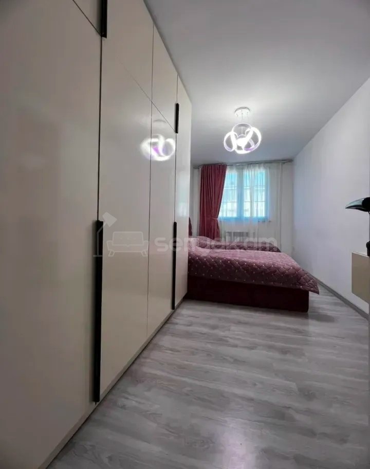 3 Սենյականոց Բնակարան Քարե Շենքում, 108քմ, 5/5 հարկ, Կապիտալ Վերանորոգված