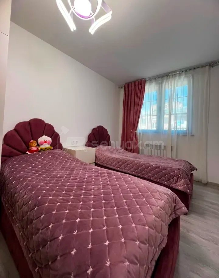 3 Սենյականոց Բնակարան Քարե Շենքում, 108քմ, 5/5 հարկ, Կապիտալ Վերանորոգված