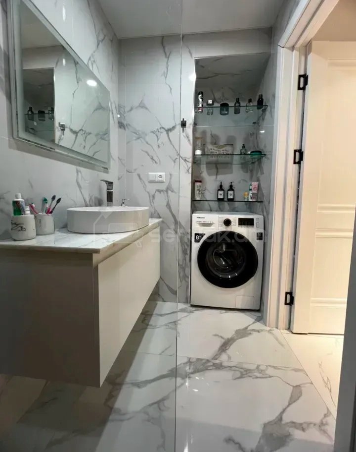 3 Սենյականոց Բնակարան Քարե Շենքում, 108քմ, 5/5 հարկ, Կապիտալ Վերանորոգված