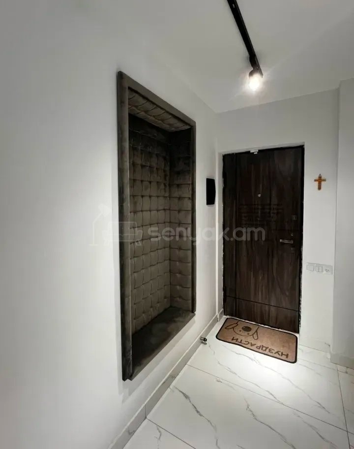 3 Սենյականոց Բնակարան Քարե Շենքում, 108քմ, 5/5 հարկ, Կապիտալ Վերանորոգված
