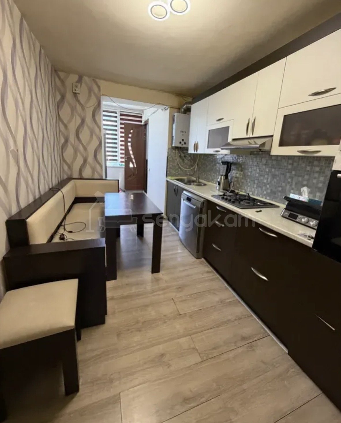 3 Սենյականոց Բնակարան Քարե Շենքում, 80քմ, 5/5 հարկ, Կապիտալ Վերանորոգված, Կահավորված, Արևկող