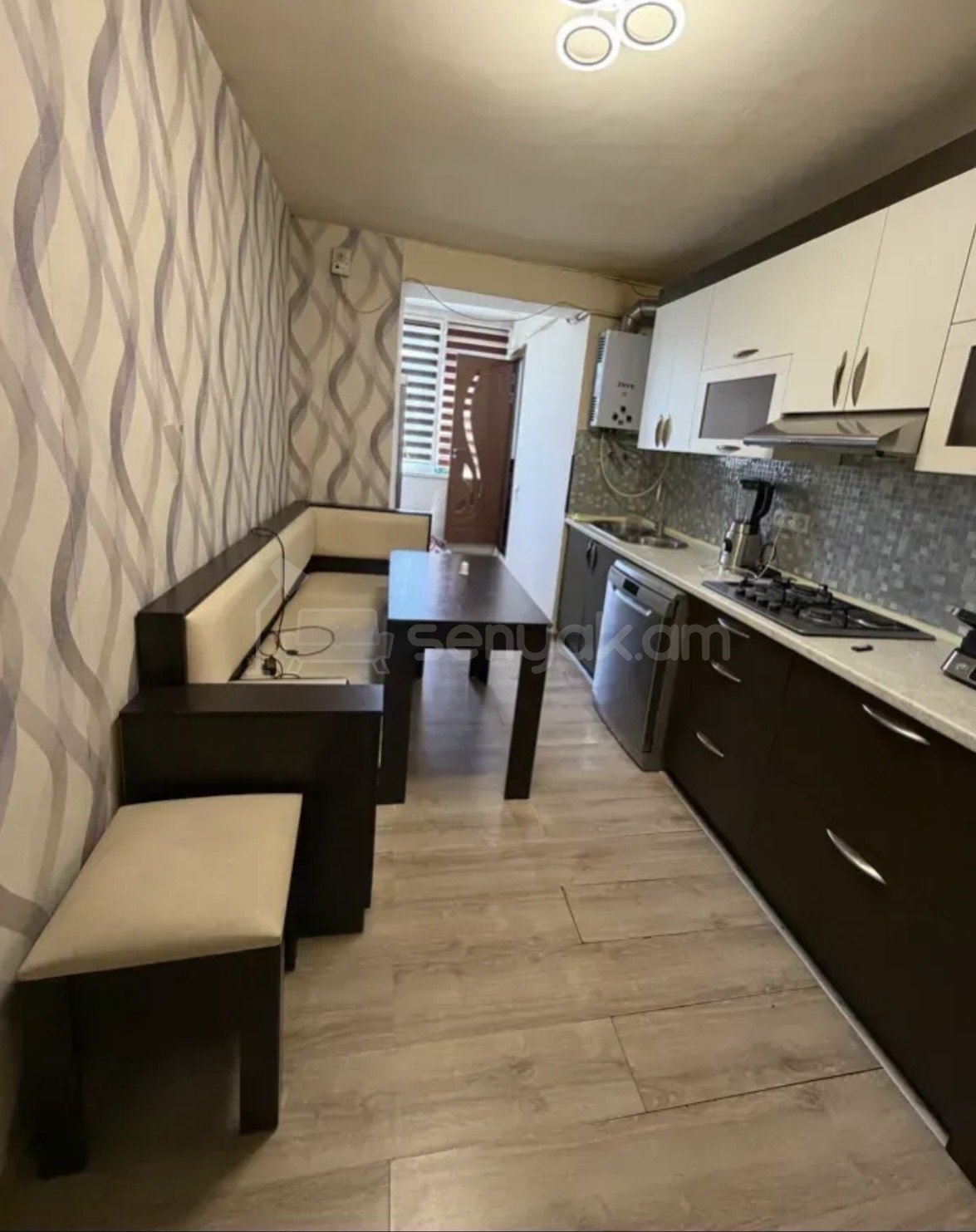 3 Սենյականոց Բնակարան Քարե Շենքում, 80քմ, 5/5 հարկ, Կապիտալ Վերանորոգված, Կահավորված, Արևկող