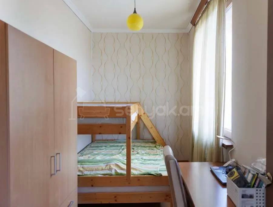 3 Սենյականոց Բնակարան Քարե Շենքում, 63քմ, 2/4 հարկ, Կապիտալ Վերանորոգված