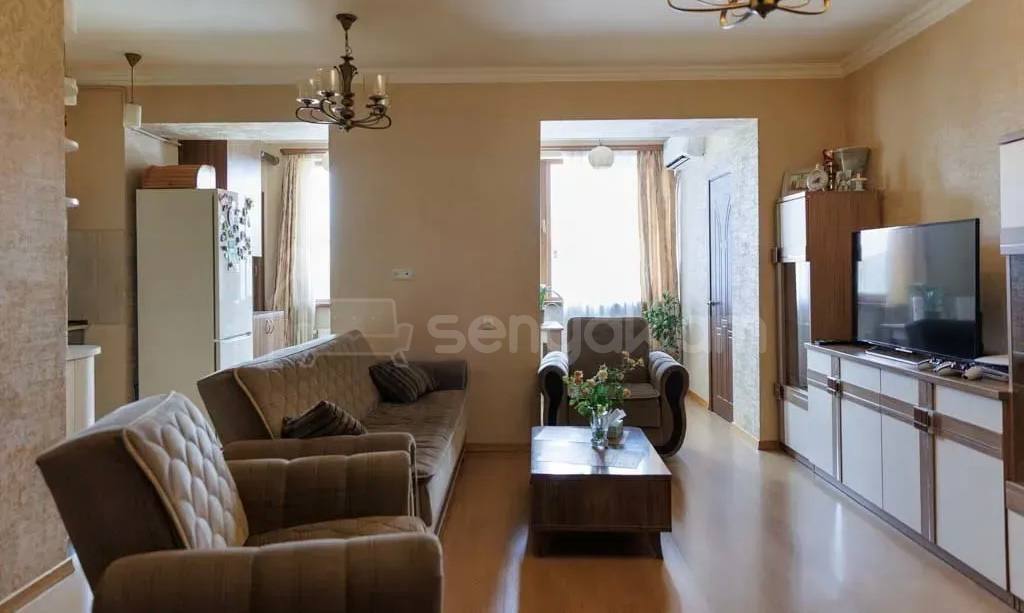 3 Սենյականոց Բնակարան Քարե Շենքում, 63քմ, 2/4 հարկ, Կապիտալ Վերանորոգված