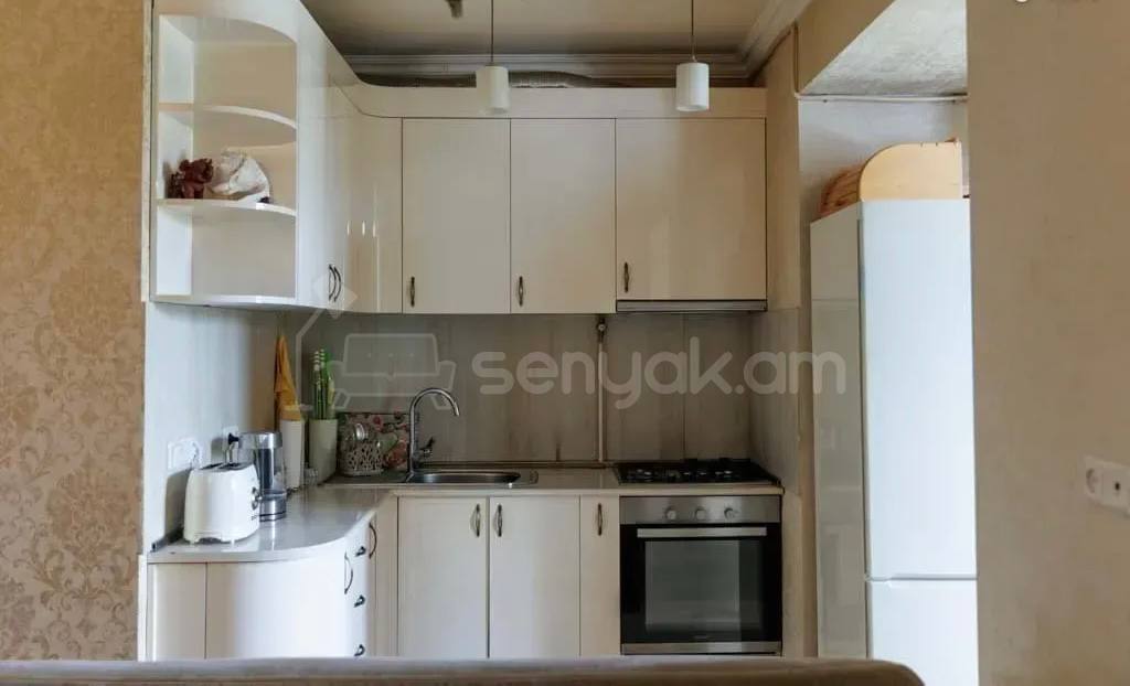 3 Սենյականոց Բնակարան Քարե Շենքում, 63քմ, 2/4 հարկ, Կապիտալ Վերանորոգված