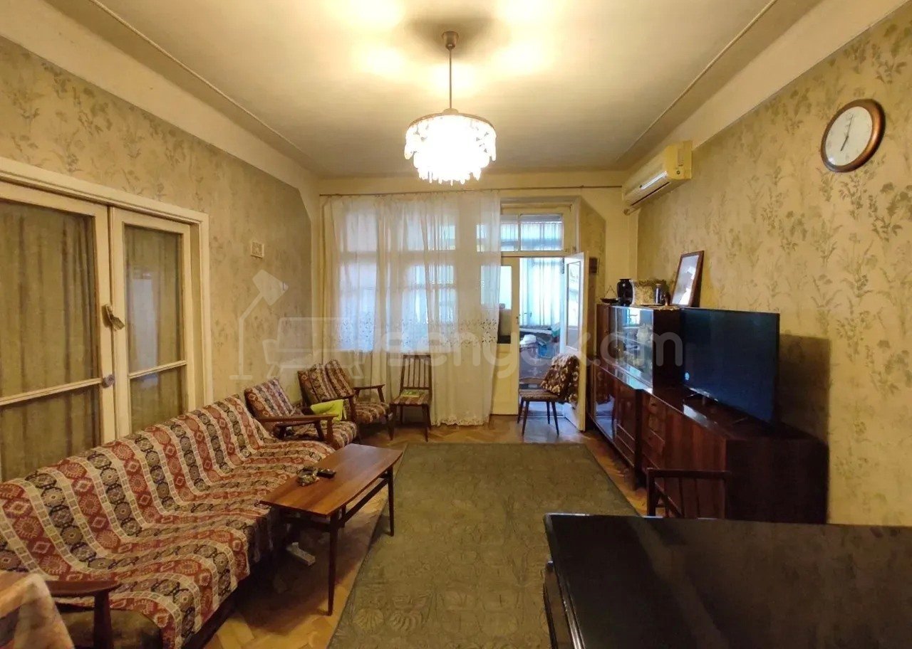 3 Սենյականոց Բնակարան Քարե Շենքում, 90քմ, 4/4 հարկ, Պետական Վիճակում