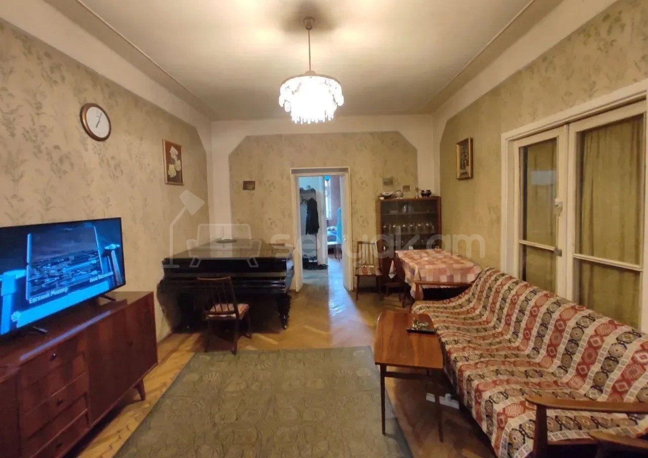 3 Սենյականոց Բնակարան Քարե Շենքում, 90քմ, 4/4 հարկ, Պետական Վիճակում