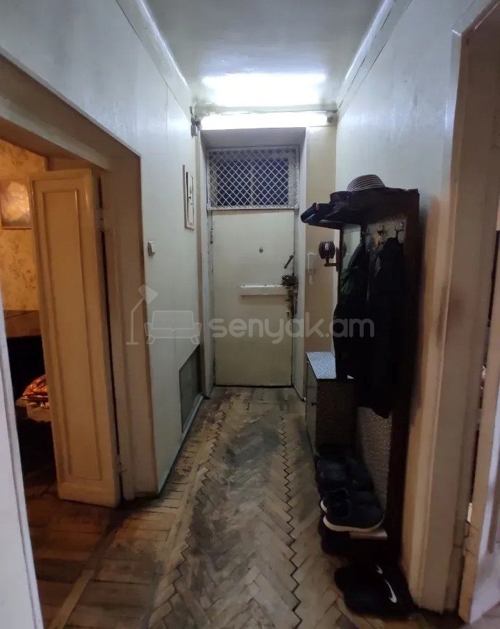 3 Սենյականոց Բնակարան Քարե Շենքում, 90քմ, 4/4 հարկ, Պետական Վիճակում