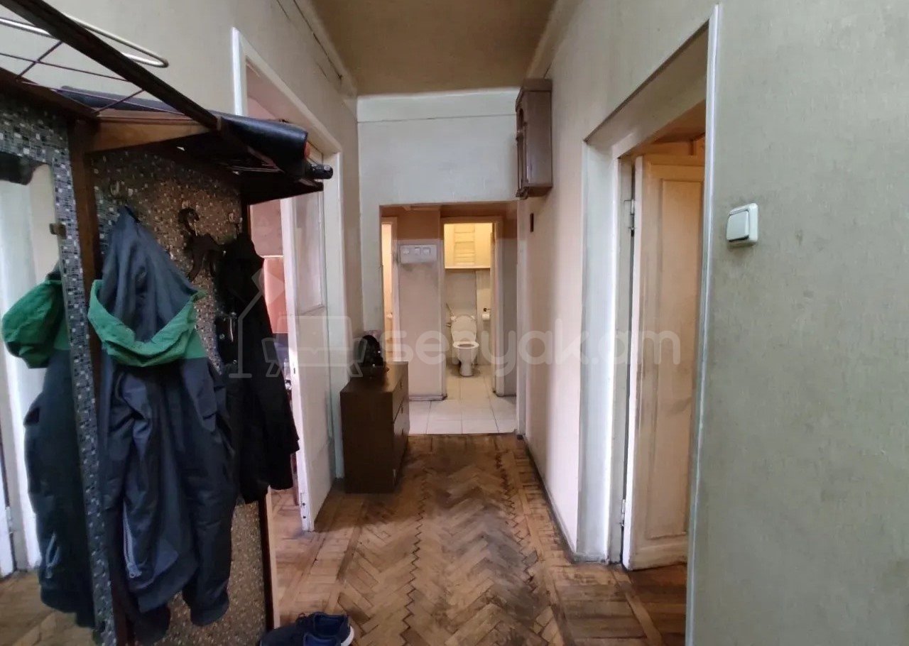 3 Սենյականոց Բնակարան Քարե Շենքում, 90քմ, 4/4 հարկ, Պետական Վիճակում