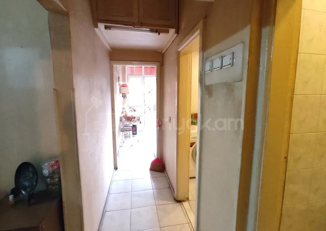 3 Սենյականոց Բնակարան Քարե Շենքում, 90քմ, 4/4 հարկ, Պետական Վիճակում