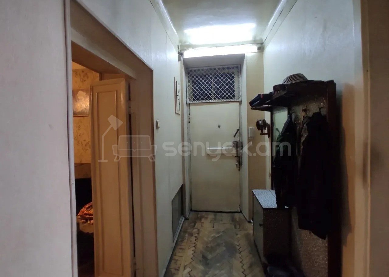 3 Սենյականոց Բնակարան Քարե Շենքում, 90քմ, 4/4 հարկ, Պետական Վիճակում