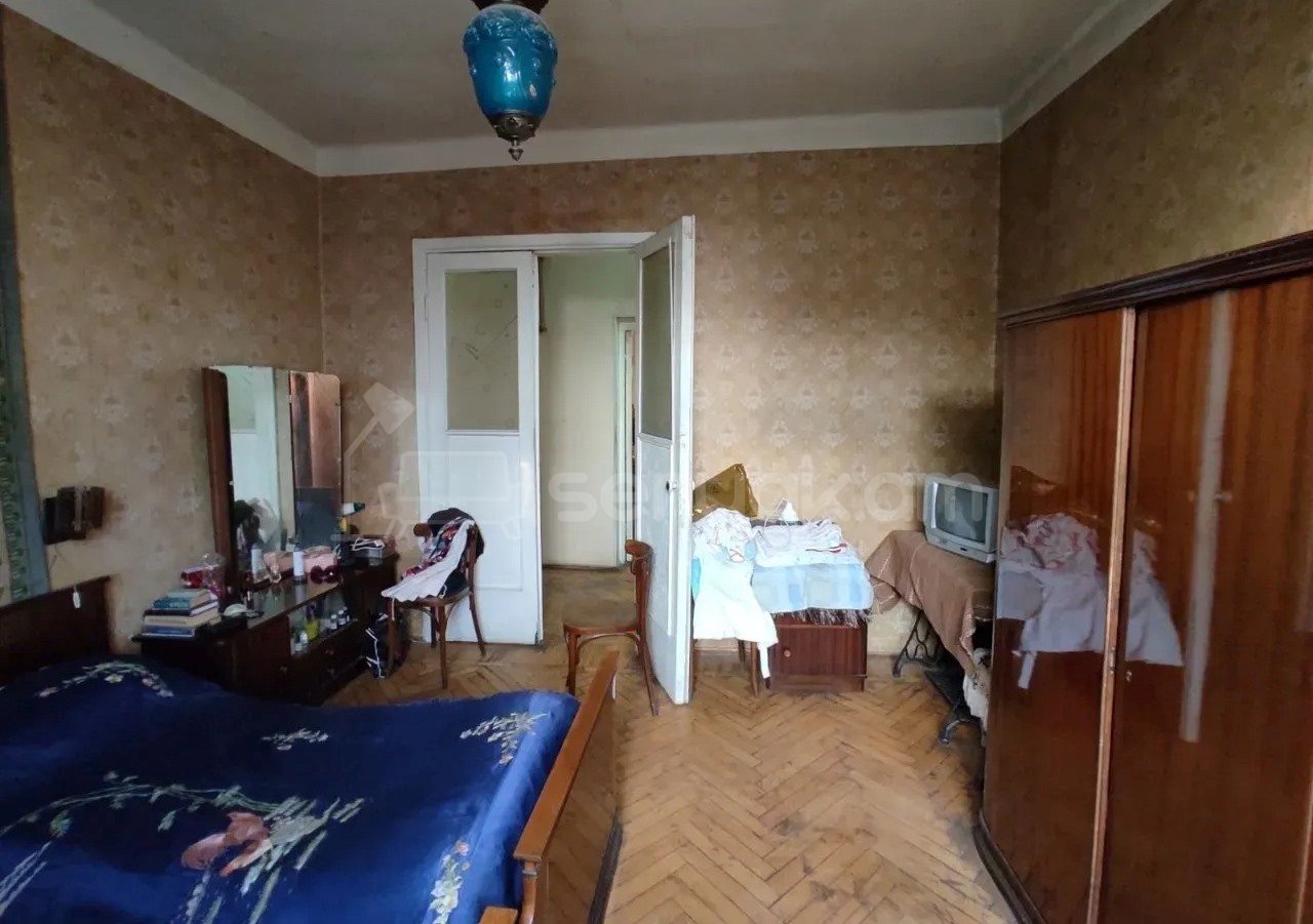 3 Սենյականոց Բնակարան Քարե Շենքում, 90քմ, 4/4 հարկ, Պետական Վիճակում