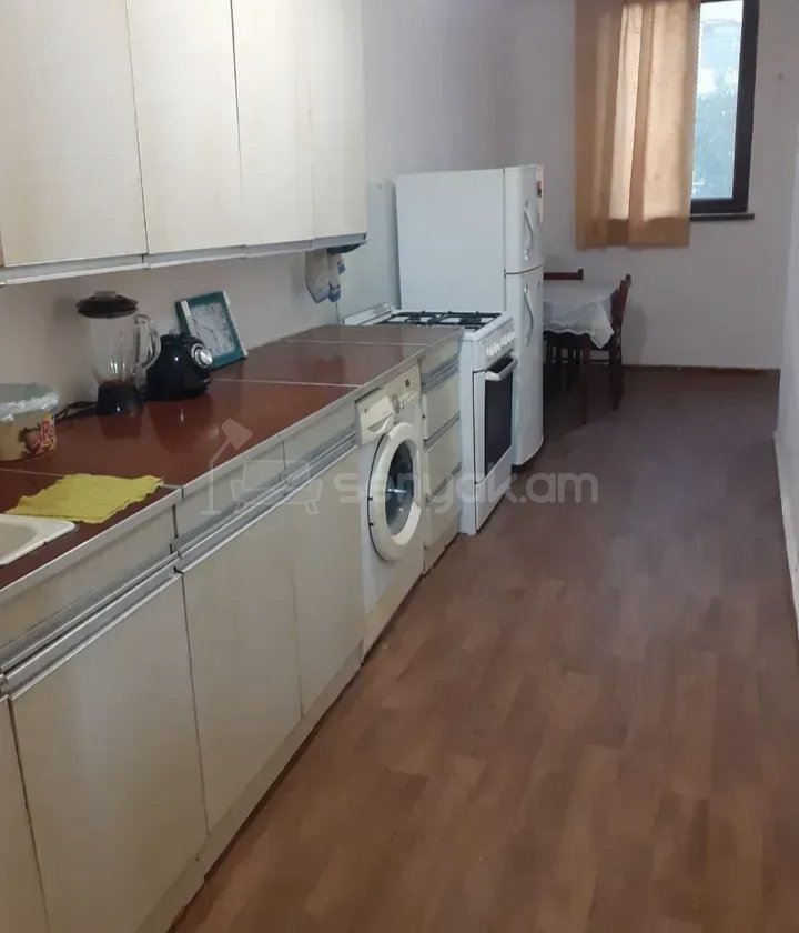 3 Սենյականոց Բնակարան Քարե Շենքում, 78քմ, 3/5 հարկ, Նորմալ Վիճակում, Կահավորված, Արևկող