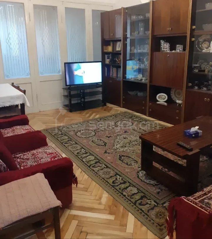 3 Սենյականոց Բնակարան Քարե Շենքում, 78քմ, 3/5 հարկ, Նորմալ Վիճակում, Կահավորված, Արևկող