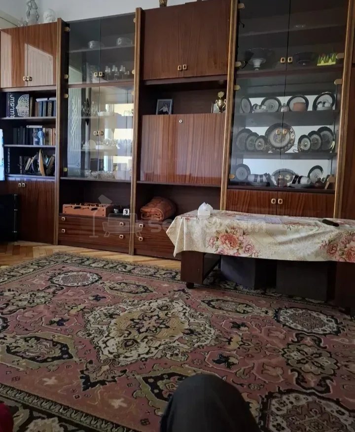 3 Սենյականոց Բնակարան Քարե Շենքում, 78քմ, 3/5 հարկ, Նորմալ Վիճակում, Կահավորված, Արևկող