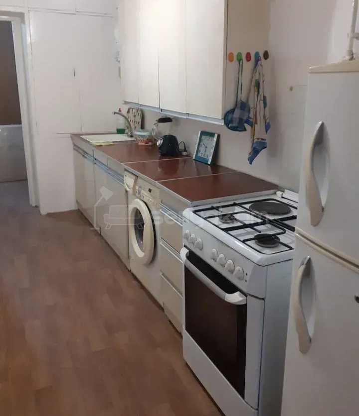 3 Սենյականոց Բնակարան Քարե Շենքում, 78քմ, 3/5 հարկ, Նորմալ Վիճակում, Կահավորված, Արևկող