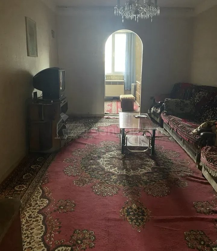 2 Սենյականոց Բնակարան Քարե Շենքում, 56քմ, 3/5 հարկ, Նորմալ Վիճակում, Կահավորված