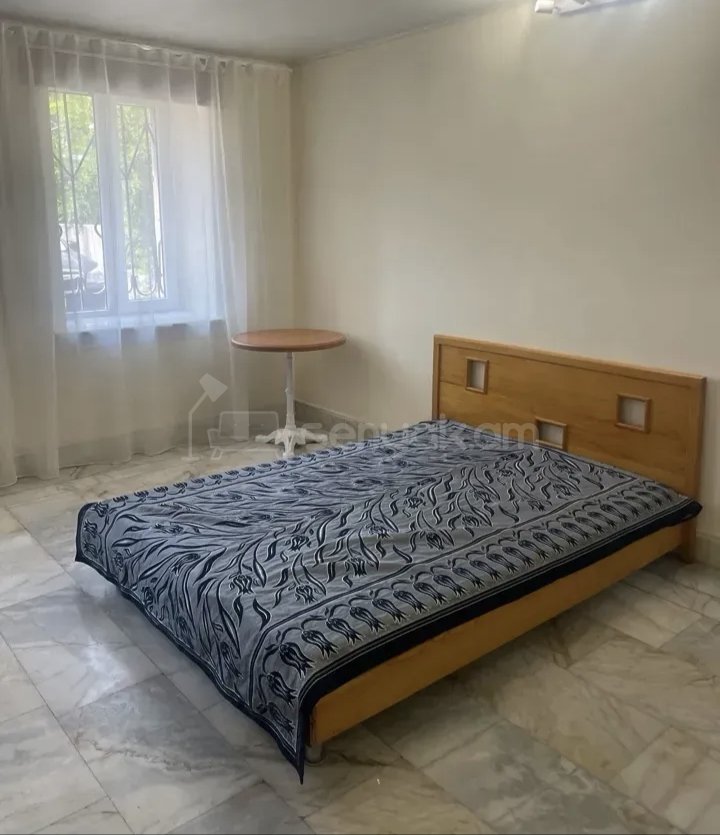 3 Սենյականոց Բնակարան Քարե Շենքում, 78քմ, 1/1 հարկ, Կապիտալ Վերանորոգված, Կահավորված