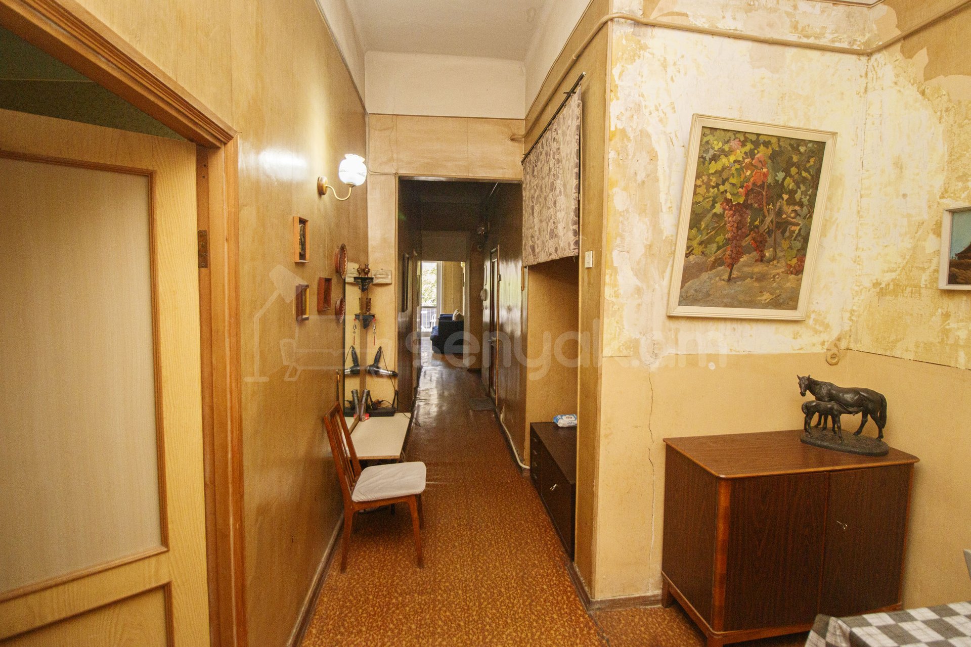 4 Սենյականոց Բնակարան Քարե Շենքում, 120քմ, 3/4 հարկ, Պետական Վիճակում