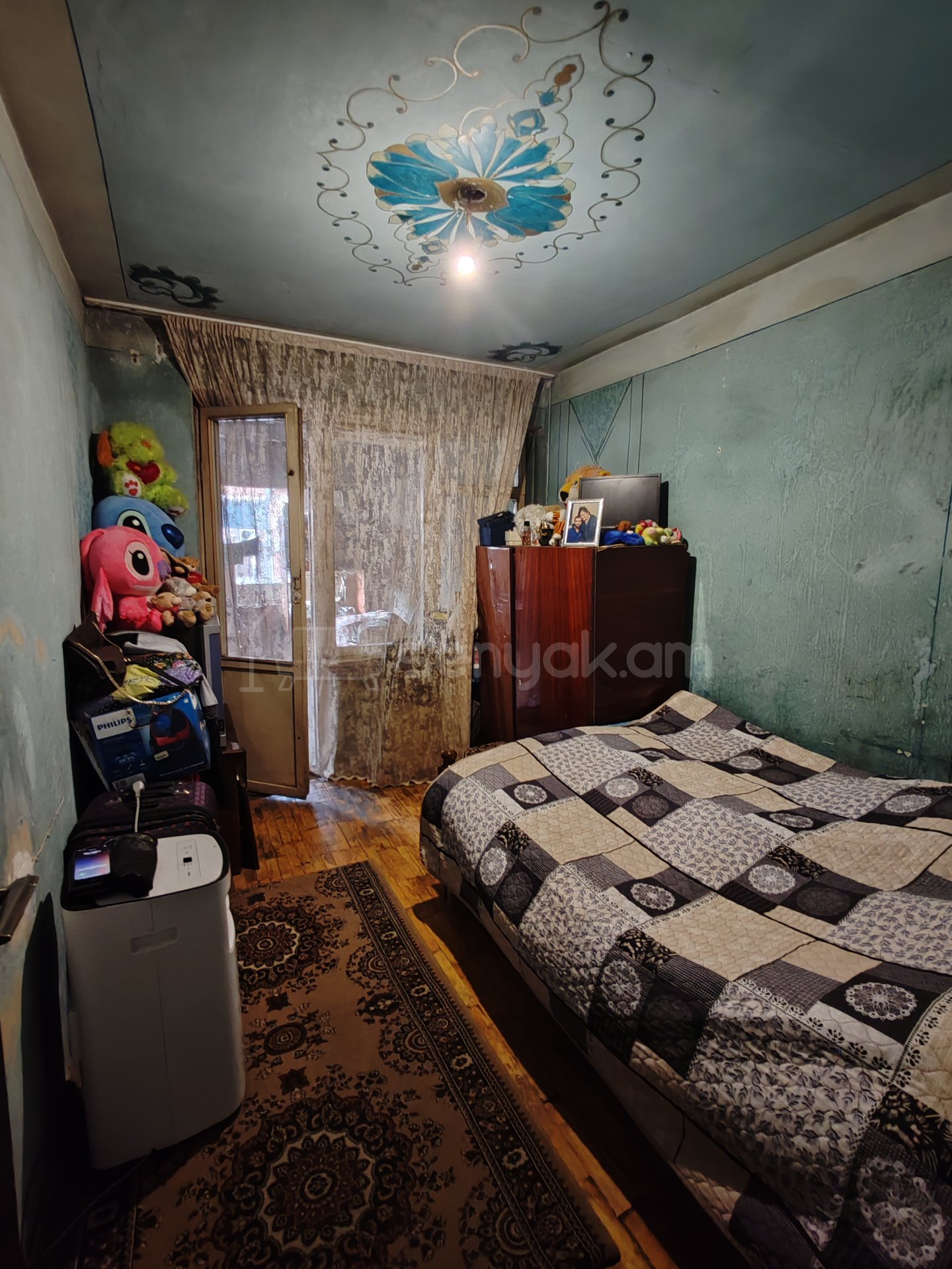 3 Սենյականոց Բնակարան Քարե Շենքում, 100քմ, 4/5 հարկ, Պետական Վիճակում, Կահավորված