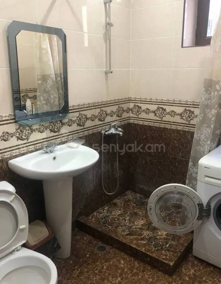 4 Սենյականոց Բնակարան Քարե Շենքում, 100քմ, 2/2 հարկ, Կոսմետիկ Վերանորոգված, Կահավորված