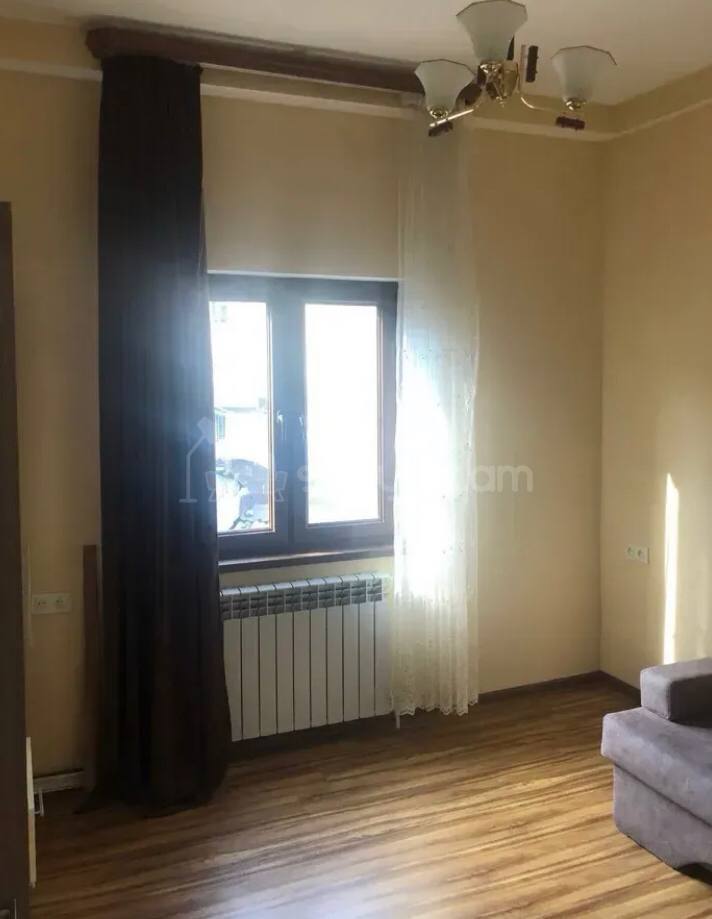 4 Սենյականոց Բնակարան Քարե Շենքում, 100քմ, 2/2 հարկ, Կոսմետիկ Վերանորոգված, Կահավորված