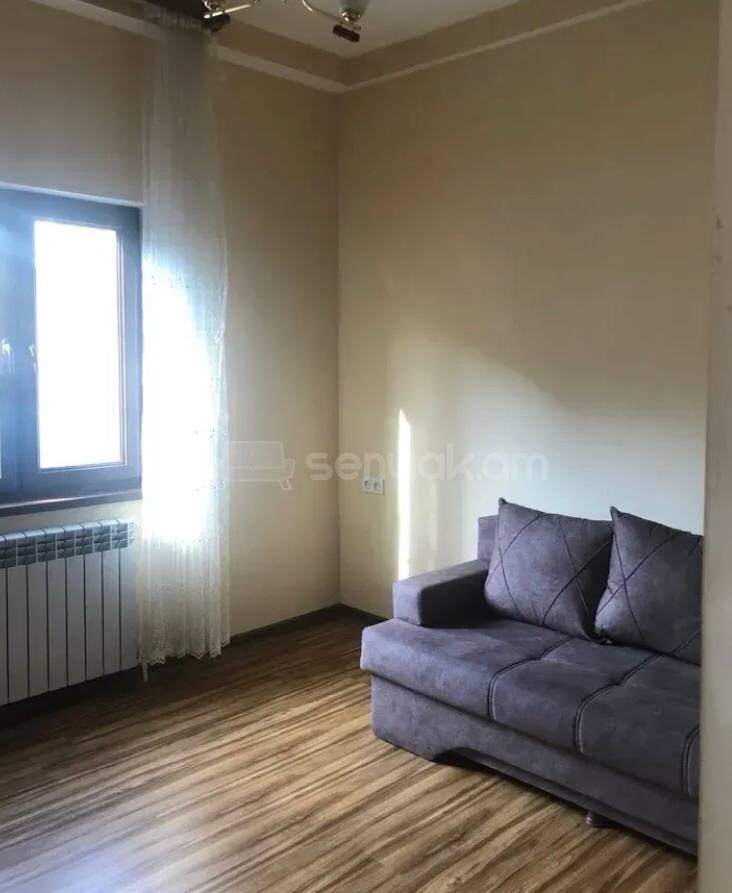 4 Սենյականոց Բնակարան Քարե Շենքում, 100քմ, 2/2 հարկ, Կոսմետիկ Վերանորոգված, Կահավորված