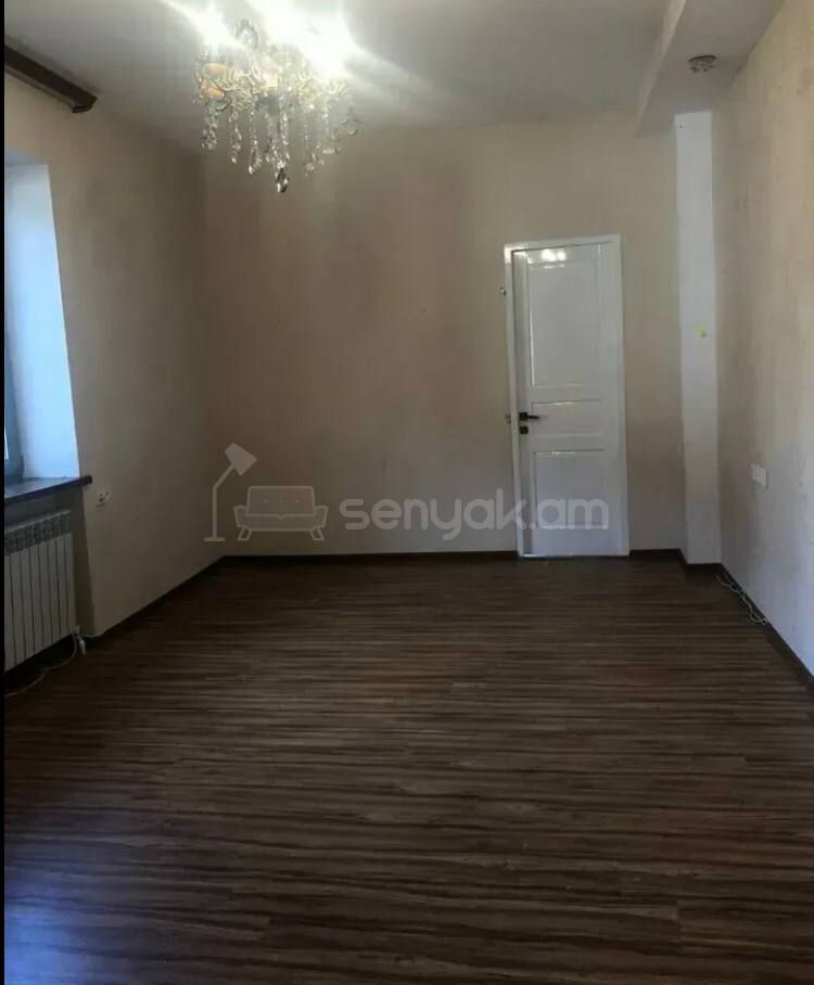 4 Սենյականոց Բնակարան Քարե Շենքում, 100քմ, 2/2 հարկ, Կոսմետիկ Վերանորոգված, Կահավորված