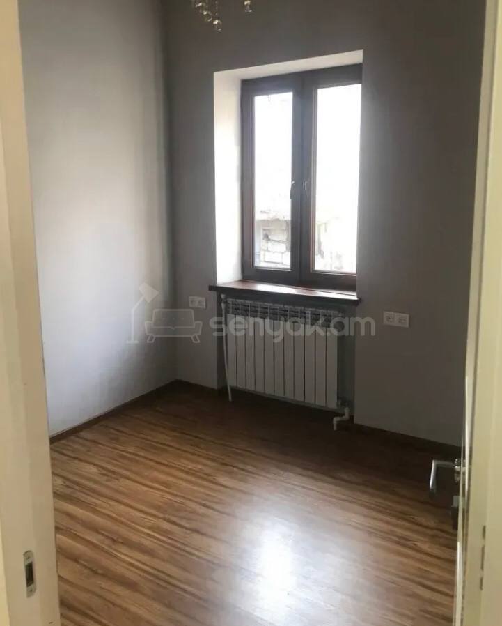 4 Սենյականոց Բնակարան Քարե Շենքում, 100քմ, 2/2 հարկ, Կոսմետիկ Վերանորոգված, Կահավորված