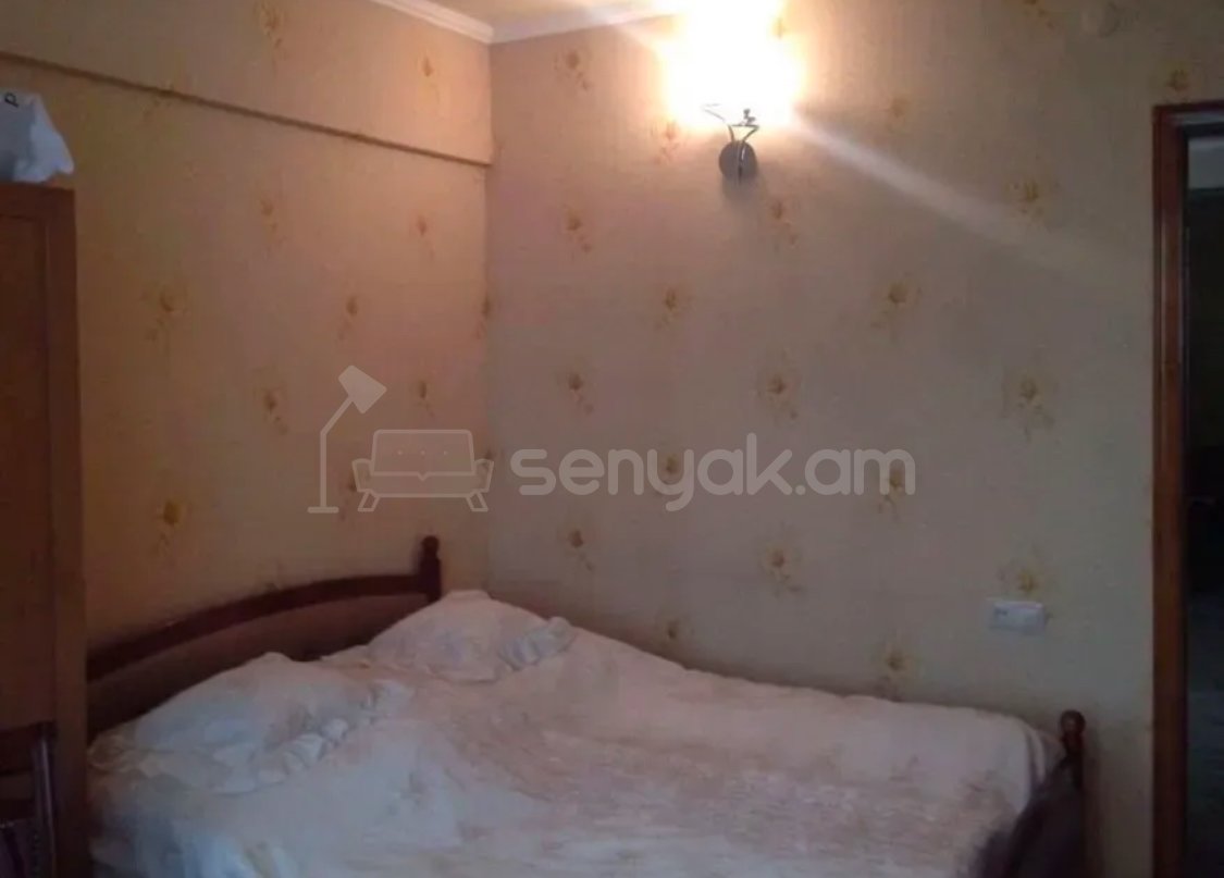 3 Սենյականոց Բնակարան Քարե Շենքում, 90քմ, 1/7 հարկ, Կապիտալ Վերանորոգված, Կահավորված