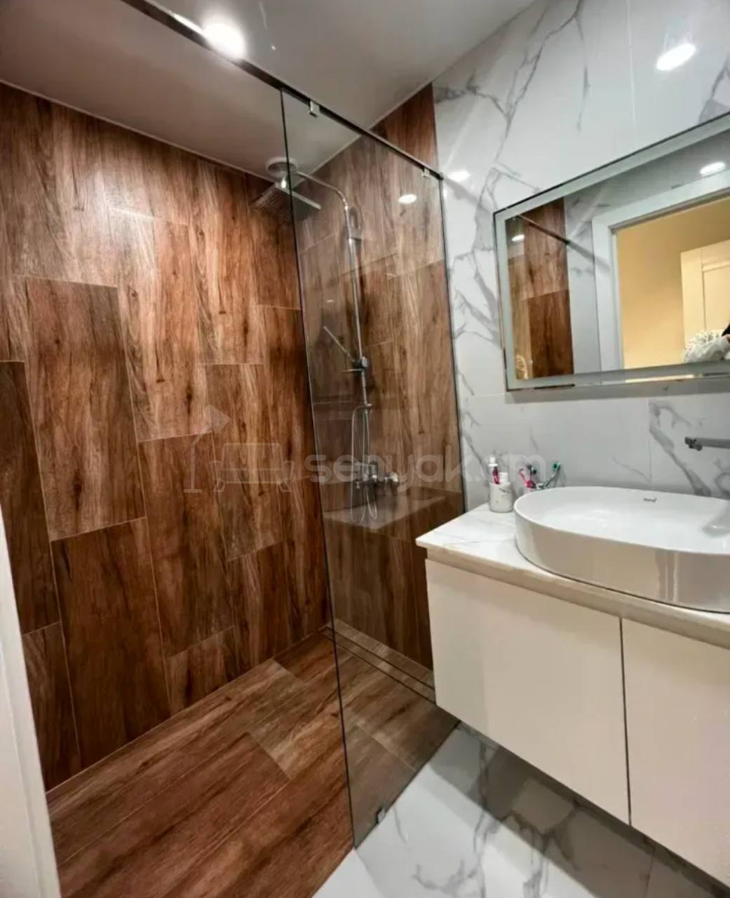 3 Սենյականոց Բնակարան Քարե Շենքում, 108քմ, 5/5 հարկ, Կապիտալ Վերանորոգված