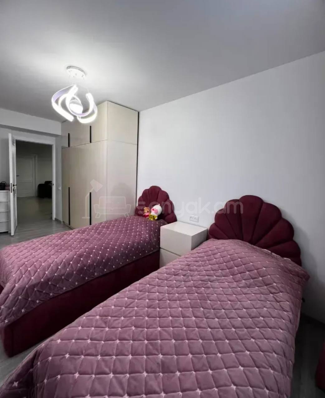 3 Սենյականոց Բնակարան Քարե Շենքում, 108քմ, 5/5 հարկ, Կապիտալ Վերանորոգված