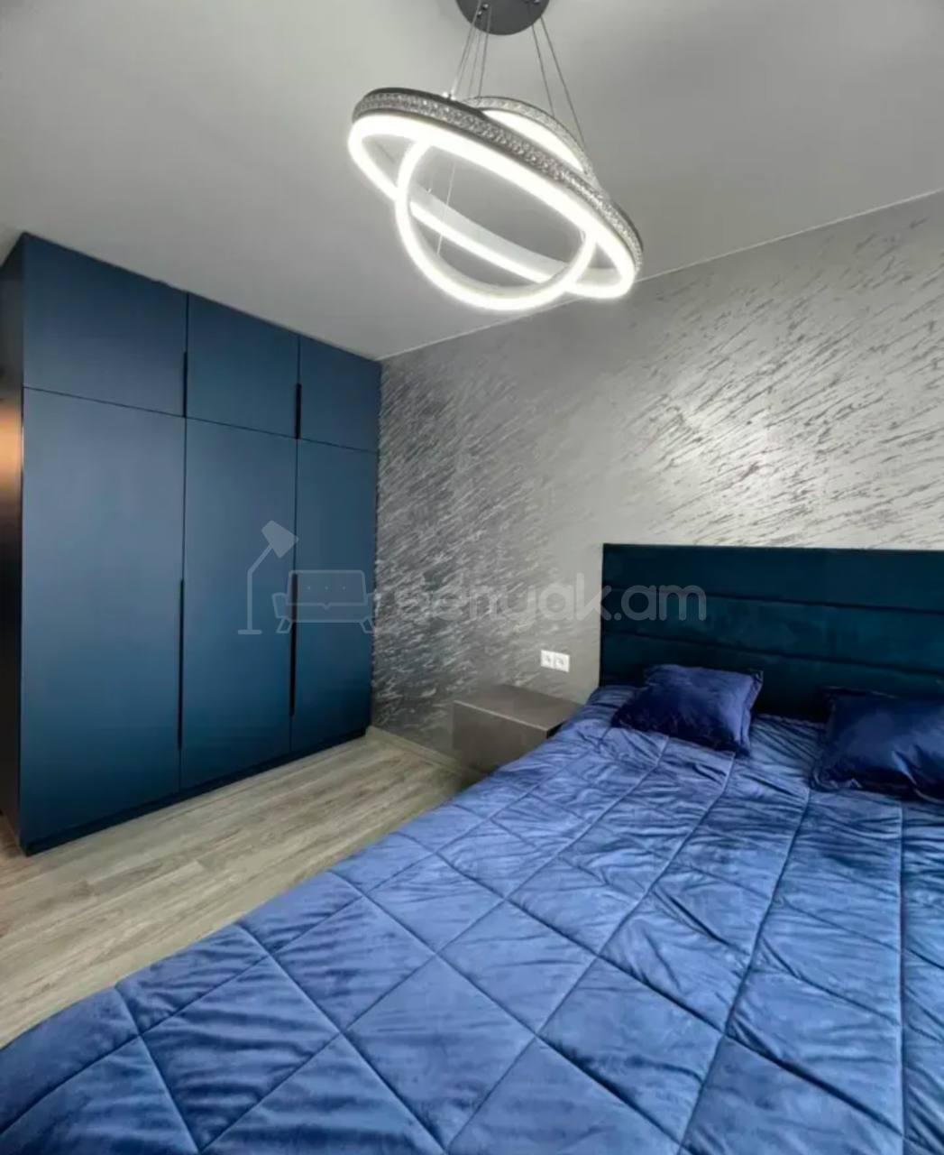 3 Սենյականոց Բնակարան Քարե Շենքում, 108քմ, 5/5 հարկ, Կապիտալ Վերանորոգված