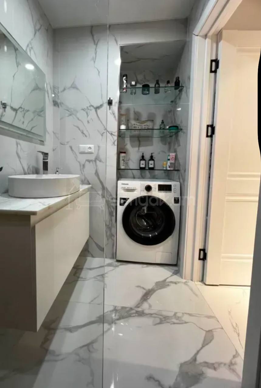 3 Սենյականոց Բնակարան Քարե Շենքում, 108քմ, 5/5 հարկ, Կապիտալ Վերանորոգված