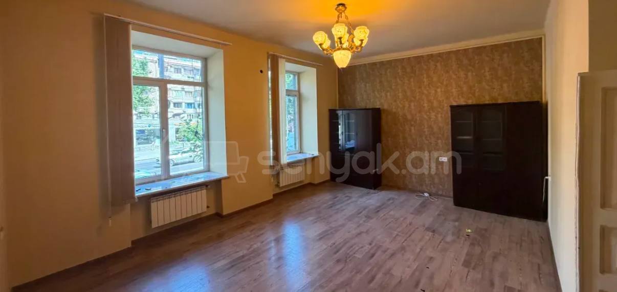 3 Սենյականոց Բնակարան Քարե Շենքում, 80քմ, 2/5 հարկ, Պետական Վիճակում