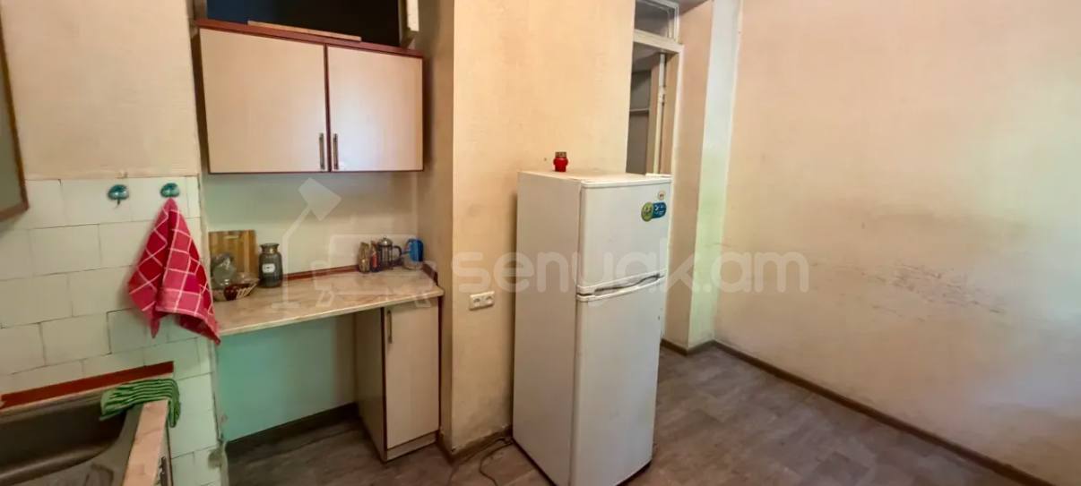 3 Սենյականոց Բնակարան Քարե Շենքում, 80քմ, 2/5 հարկ, Պետական Վիճակում