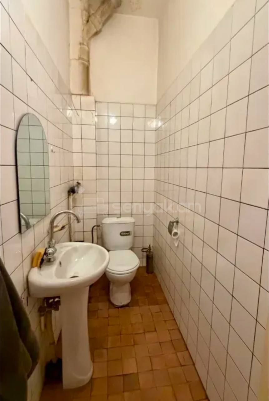 3 Սենյականոց Բնակարան Քարե Շենքում, 80քմ, 2/5 հարկ, Պետական Վիճակում