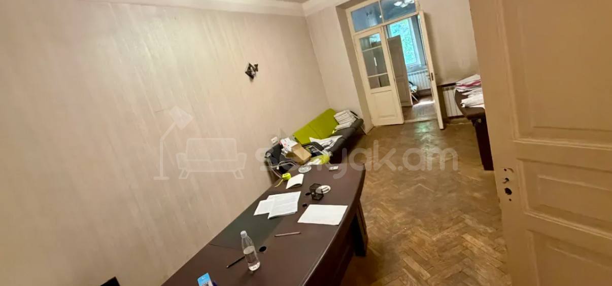 3 Սենյականոց Բնակարան Քարե Շենքում, 80քմ, 2/5 հարկ, Պետական Վիճակում