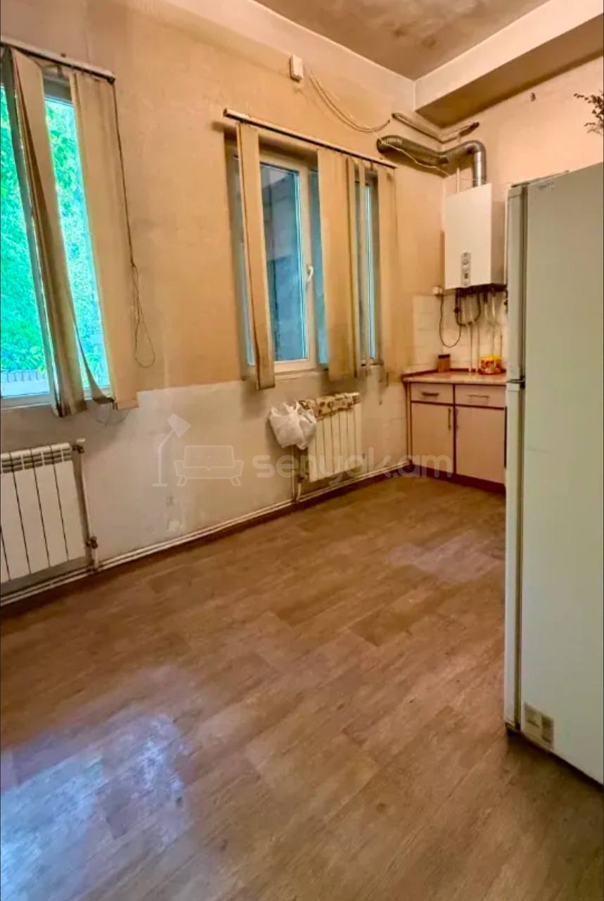 3 Սենյականոց Բնակարան Քարե Շենքում, 80քմ, 2/5 հարկ, Պետական Վիճակում