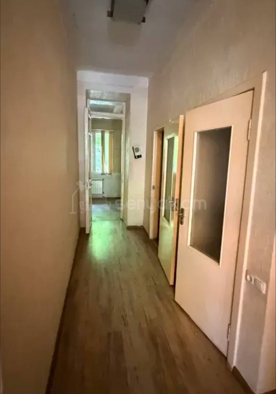 3 Սենյականոց Բնակարան Քարե Շենքում, 80քմ, 2/5 հարկ, Պետական Վիճակում