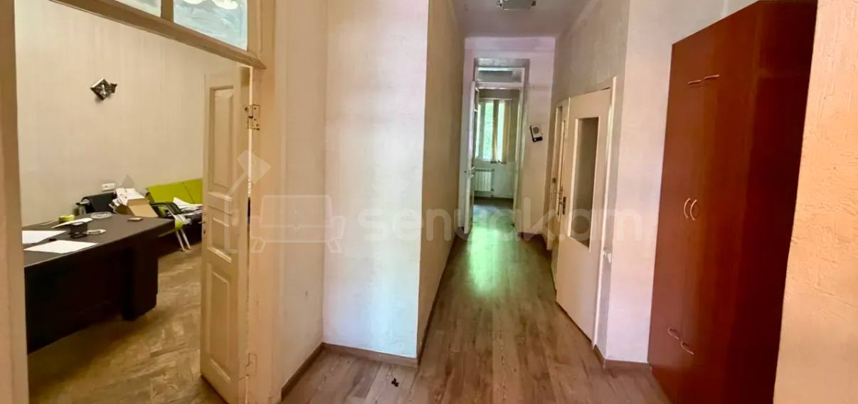 3 Սենյականոց Բնակարան Քարե Շենքում, 80քմ, 2/5 հարկ, Պետական Վիճակում