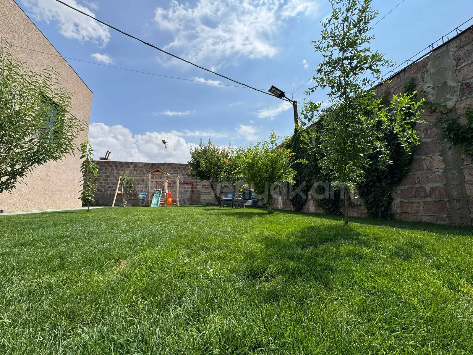 4 Սենյականոց Շքեղ Առանձնատուն, 170քմ, Ավտոտնակով