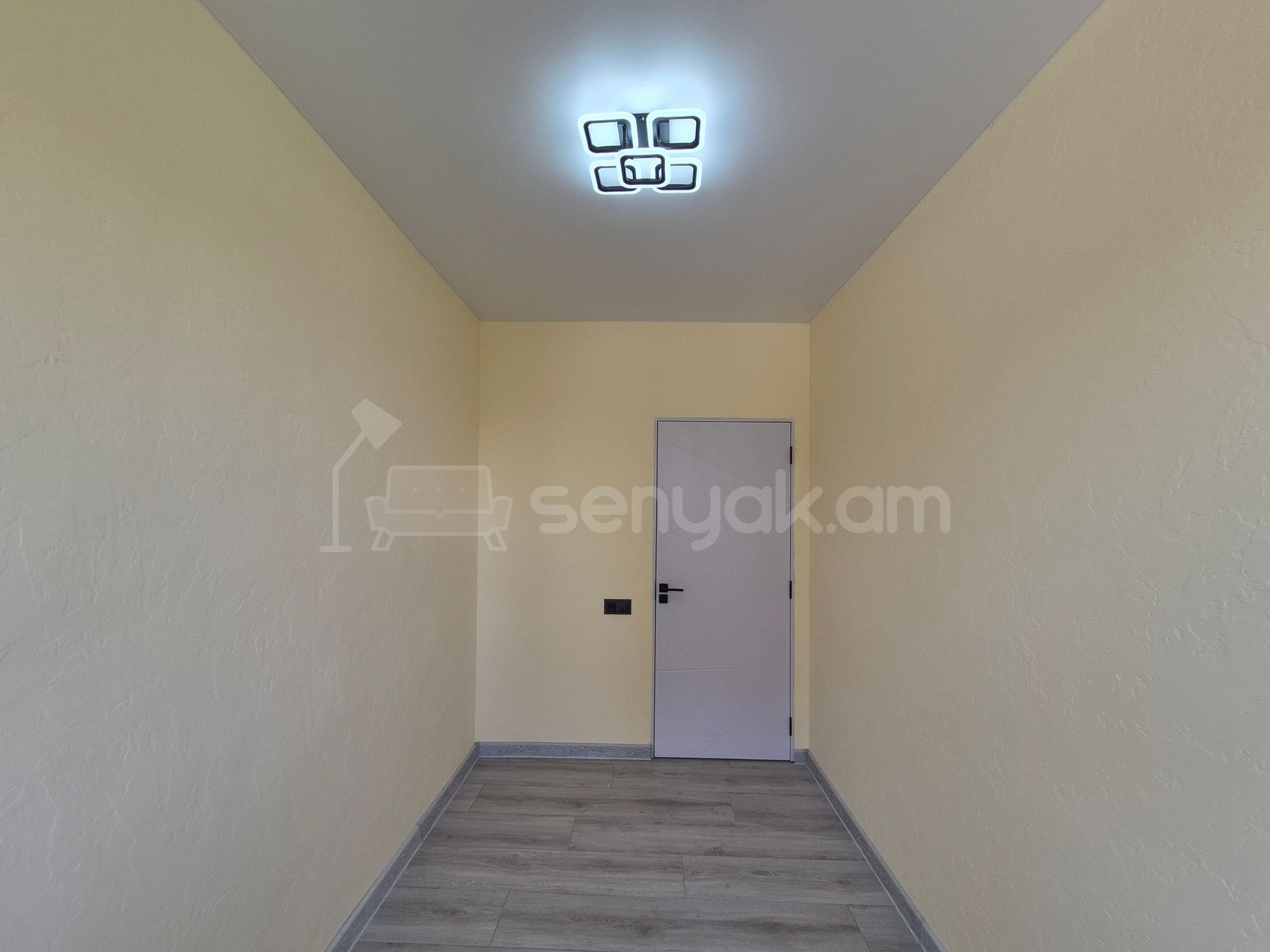 2 Սենյականոց Բնակարան, 32քմ, 4/9 հարկ, Կապիտալ Վերանորոգված